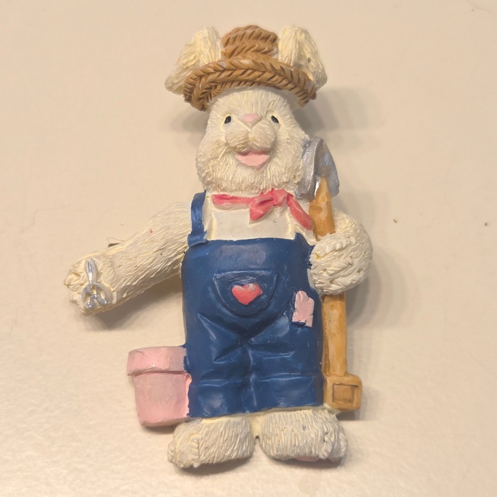 Vintage‎ Gardener Bunny Rabbit Brooch Pin Straw Hat Overalls Garden Tool Gift